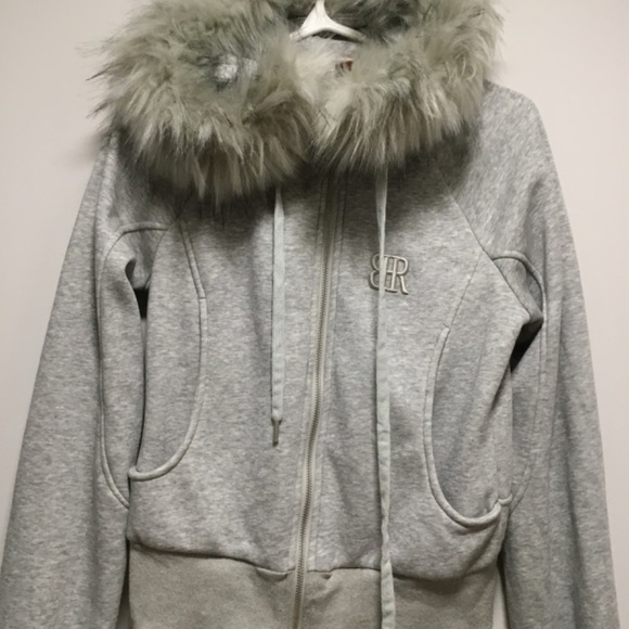 Athleisure Grey Sweater with Detachable Fur - Picture 2 of 3